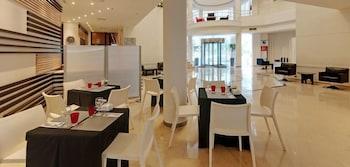 Hotel Puerta De Africa